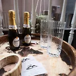 Worldwidesuites Alojamento de Acomodação e Pequeno-almoço Nápoles