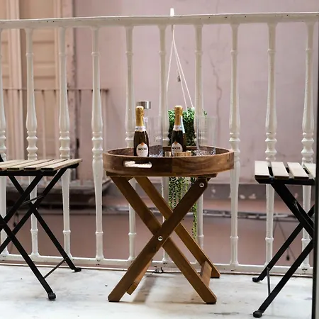 Worldwidesuites * Neapol