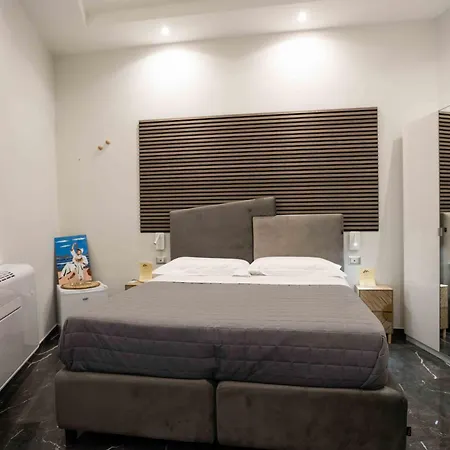 Worldwidesuites * Neapol