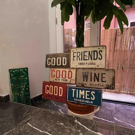 Worldwidesuites * Neapol