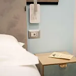 Worldwidesuites לינה וארוחת בוקר *